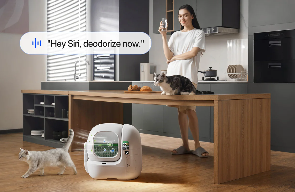 PETKIT Purobot Max Pro 2 automatic litter box deodorized instantly using Siri voice command in a home setting