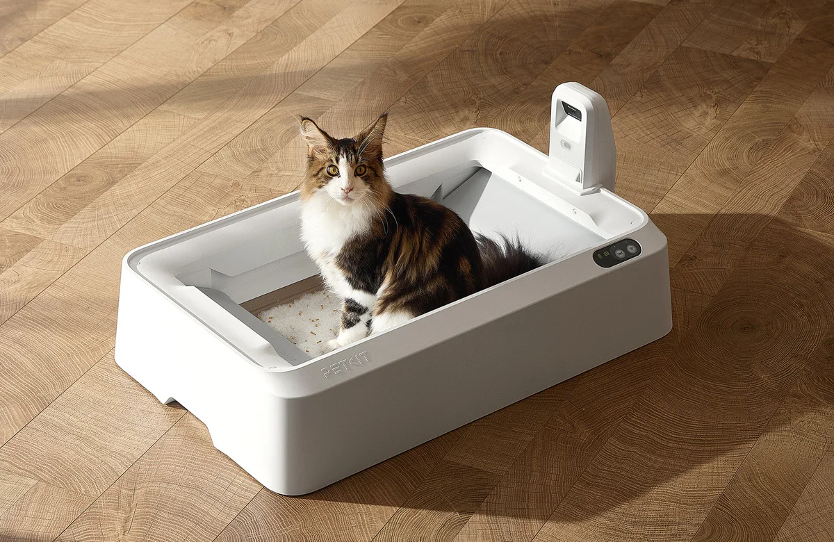 PUROBOT CRYSTAL DUO Automatic Litter Box in a home setting, demonstrating low-maintenance litter care with AI-powered monitoring.